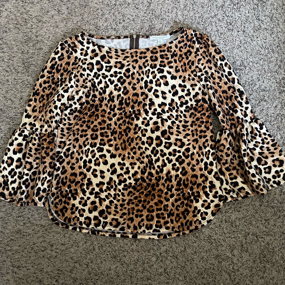 Green Envelope Women's Cheetah Print Bell Sleeve Top, Size Medium